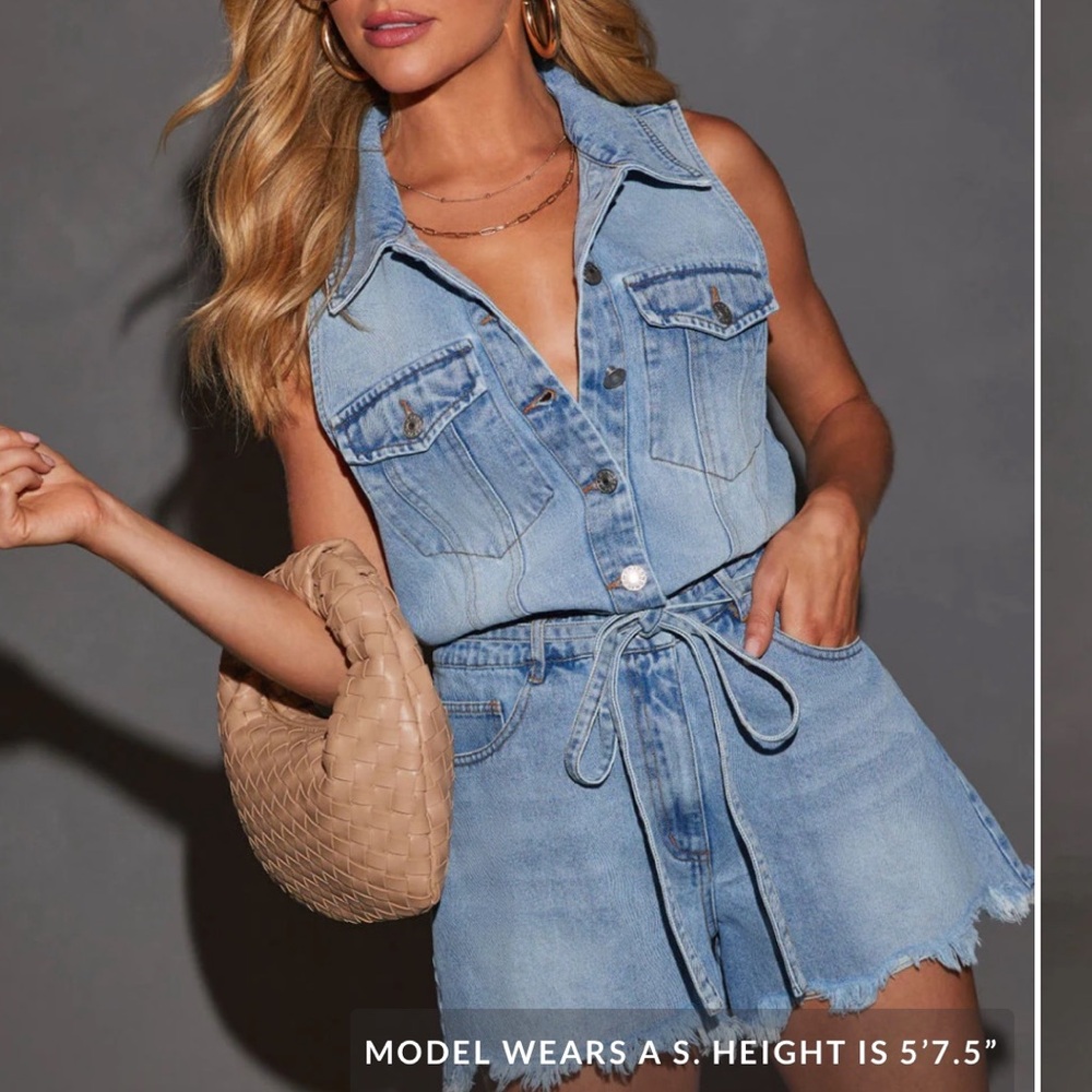 NWT VICI FREEMARKET CASUAL TIMES TIE WAIST FRAYED HEM DENIM ROMPER SZ S